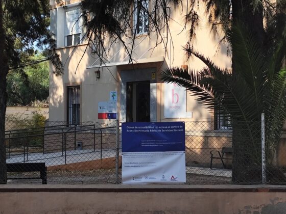 mejora acceso centro servicios sociales 04